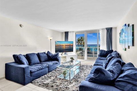 Купить кондоминиум в Халландейл-Бич, Флорида 2 спальни, 102.19м2, № 2005282 - фото 23