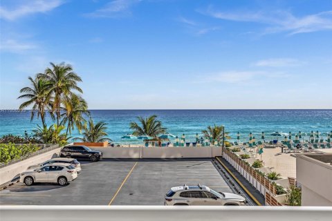 Купить кондоминиум в Халландейл-Бич, Флорида 2 спальни, 102.19м2, № 2005282 - фото 30