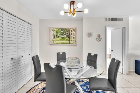 Купить кондоминиум в Халландейл-Бич, Флорида 2 спальни, 102.19м2, № 2005282 - фото 5