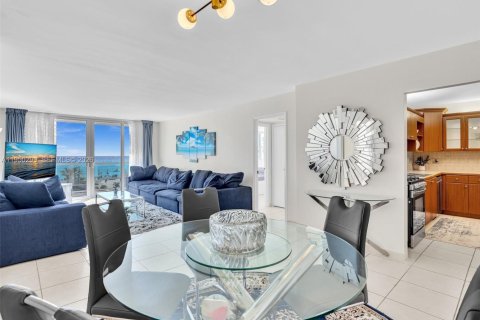 Купить кондоминиум в Халландейл-Бич, Флорида 2 спальни, 102.19м2, № 2005282 - фото 8