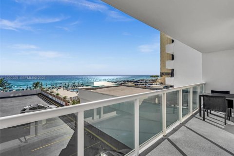 Купить кондоминиум в Халландейл-Бич, Флорида 2 спальни, 102.19м2, № 2005282 - фото 29