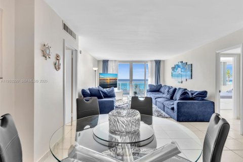 Купить кондоминиум в Халландейл-Бич, Флорида 2 спальни, 102.19м2, № 2005282 - фото 6