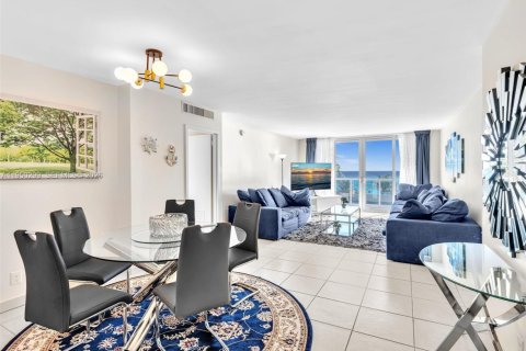 Купить кондоминиум в Халландейл-Бич, Флорида 2 спальни, 102.19м2, № 2005282 - фото 4