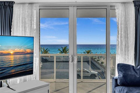 Купить кондоминиум в Халландейл-Бич, Флорида 2 спальни, 102.19м2, № 2005282 - фото 26