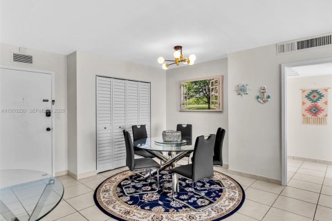 Купить кондоминиум в Халландейл-Бич, Флорида 2 спальни, 102.19м2, № 2005282 - фото 13