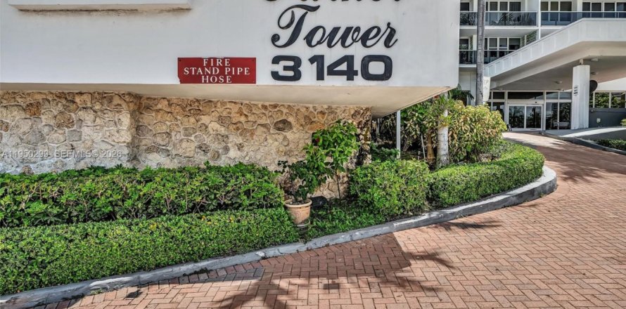 Кондоминиум с 2 спальнями в Халландейл-Бич, Флорида № 2005282