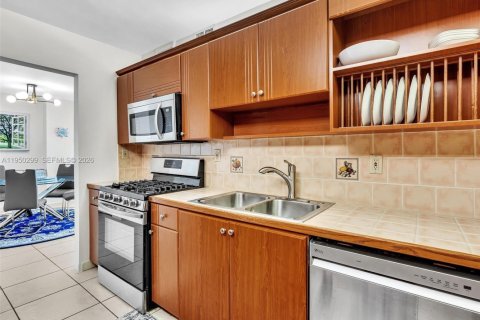 Купить кондоминиум в Халландейл-Бич, Флорида 2 спальни, 102.19м2, № 2005282 - фото 19