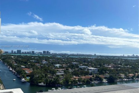 Condo in North Miami, Florida, 2 bedrooms № 2081209 - photo 5