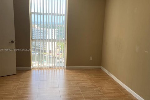 Condo in North Miami, Florida, 2 bedrooms № 2081209 - photo 12