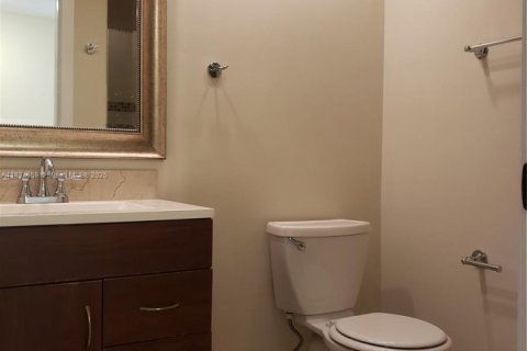 House in Weston, Florida 2 bedrooms, 82.96 sq.m. № 1930210 - photo 10
