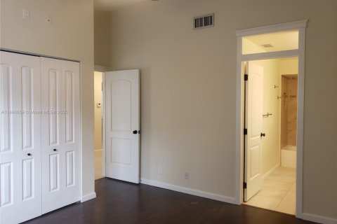 House in Weston, Florida 2 bedrooms, 82.96 sq.m. № 1930210 - photo 15