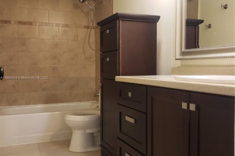 House in Weston, Florida 2 bedrooms, 82.96 sq.m. № 1930210 - photo 17