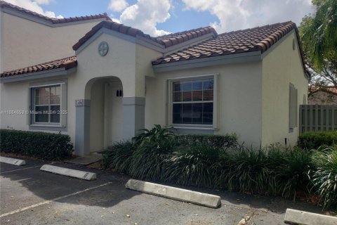 House in Weston, Florida 2 bedrooms, 82.96 sq.m. № 1930210 - photo 1