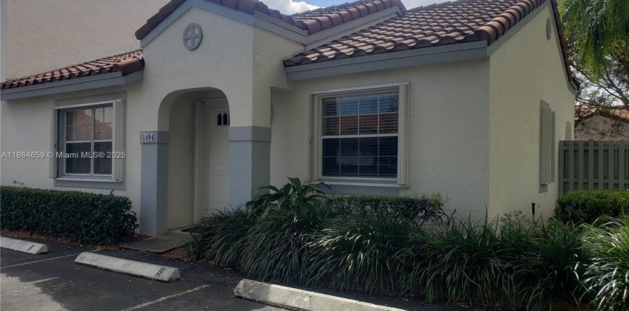 House in Weston, Florida 2 bedrooms, 82.96 sq.m. № 1930210
