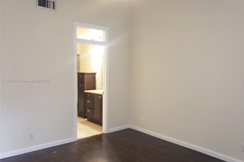 House in Weston, Florida 2 bedrooms, 82.96 sq.m. № 1930210 - photo 16