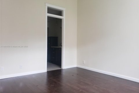 House in Weston, Florida 2 bedrooms, 82.96 sq.m. № 1930210 - photo 13