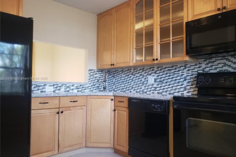 House in Weston, Florida 2 bedrooms, 82.96 sq.m. № 1930210 - photo 7