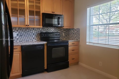 House in Weston, Florida 2 bedrooms, 82.96 sq.m. № 1930210 - photo 6