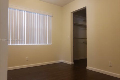 House in Weston, Florida 2 bedrooms, 82.96 sq.m. № 1930210 - photo 12