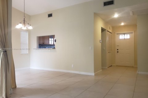House in Weston, Florida 2 bedrooms, 82.96 sq.m. № 1930210 - photo 4
