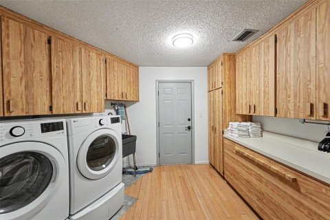 House in Clearwater, Florida 4 bedrooms, 402.08 sq.m. № 2234790 - photo 19