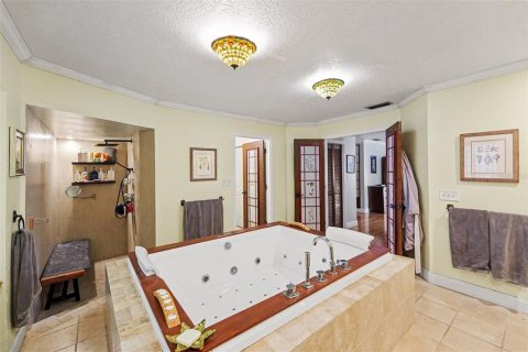 House in Clearwater, Florida 4 bedrooms, 402.08 sq.m. № 2234790 - photo 12