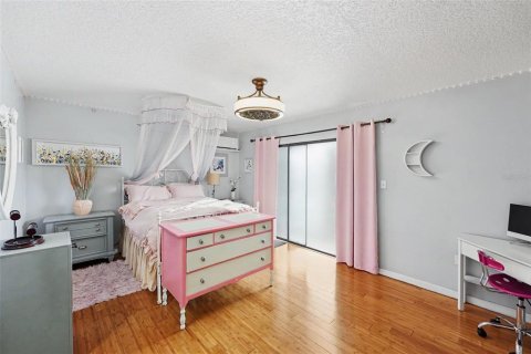 House in Clearwater, Florida 4 bedrooms, 402.08 sq.m. № 2234790 - photo 14