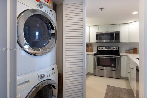 Condominio en alquiler en Miami, Florida, 1 dormitorio, 73.39 m2 № 2026425 - foto 12