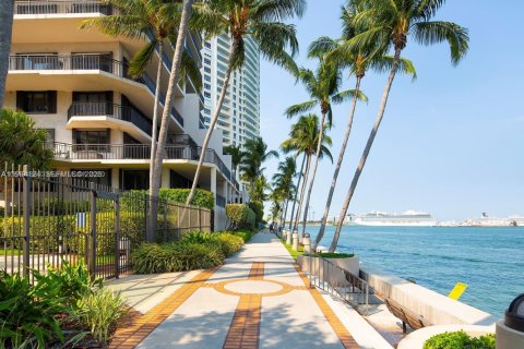 Condominio en alquiler en Miami, Florida, 1 dormitorio, 73.39 m2 № 2026425 - foto 15