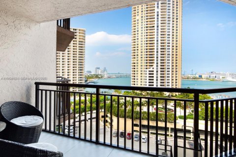 Condominio en alquiler en Miami, Florida, 1 dormitorio, 73.39 m2 № 2026425 - foto 11