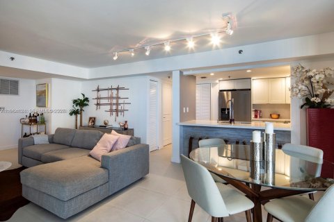 Condominio en alquiler en Miami, Florida, 1 dormitorio, 73.39 m2 № 2026425 - foto 4
