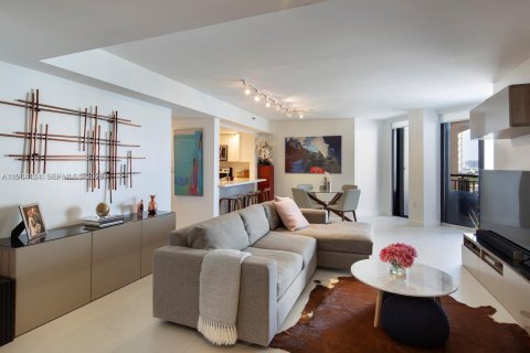 Condominio en alquiler en Miami, Florida, 1 dormitorio, 73.39 m2 № 2026425 - foto 2