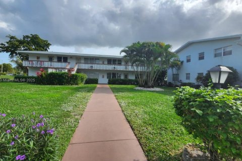 Condo in Deerfield Beach, Florida, 2 bedrooms  № 1764361 - photo 3