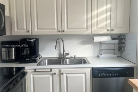 Condo in Deerfield Beach, Florida, 2 bedrooms  № 1764361 - photo 6