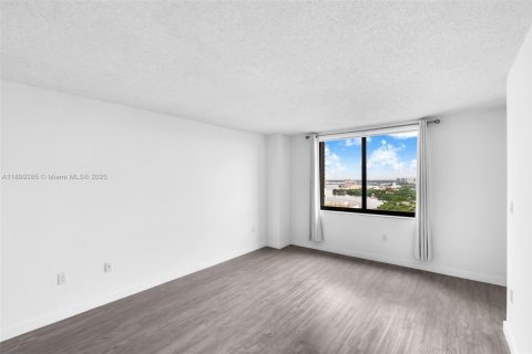 Condominio en venta en Miami, Florida, 1 dormitorio, 86.4 m2 № 2013173 - foto 17