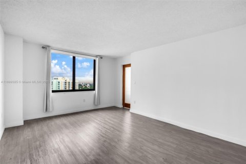Condominio en venta en Miami, Florida, 1 dormitorio, 86.4 m2 № 2013173 - foto 16