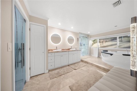 House in Tampa, Florida 4 bedrooms, 313.64 sq.m. № 2167542 - photo 27