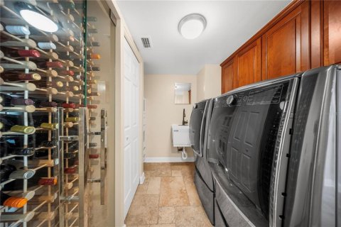 House in Tampa, Florida 4 bedrooms, 313.64 sq.m. № 2167542 - photo 23