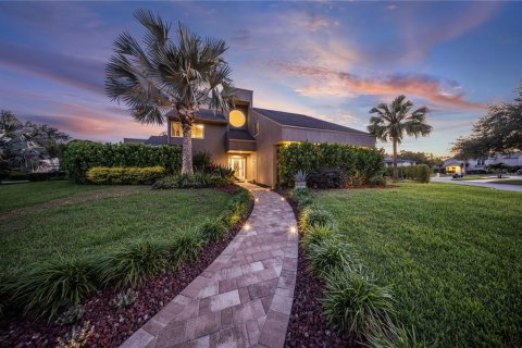 House in Tampa, Florida 4 bedrooms, 313.64 sq.m. № 2167542