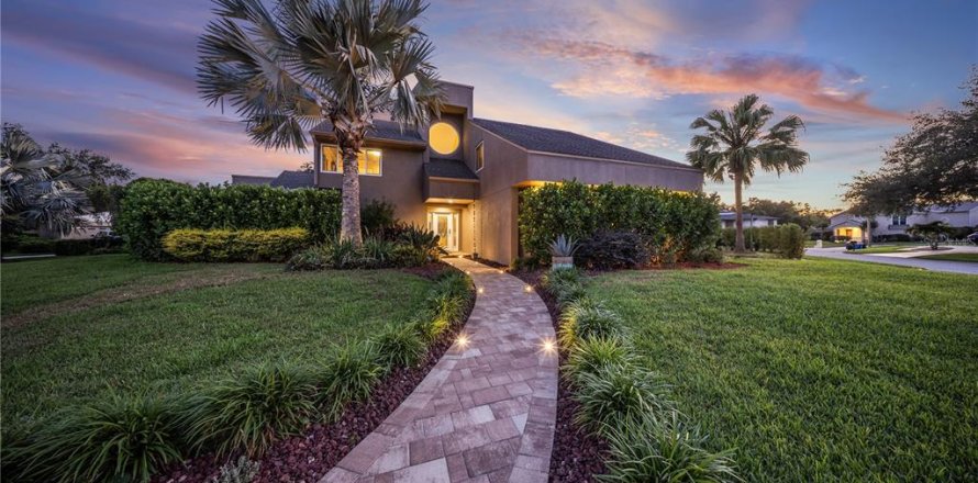 House in Tampa, Florida 4 bedrooms, 313.64 sq.m. № 2167542