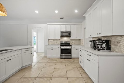 House in Davenport, Florida 4 bedrooms, 220.55 sq.m. № 1820449 - photo 10