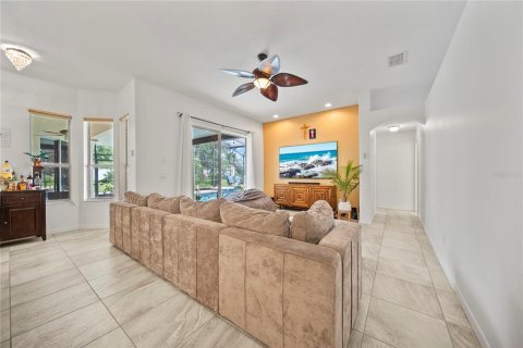 House in Davenport, Florida 4 bedrooms, 220.55 sq.m. № 1820449 - photo 5
