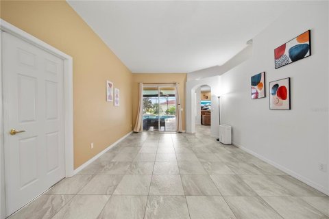 House in Davenport, Florida 4 bedrooms, 220.55 sq.m. № 1820449 - photo 9