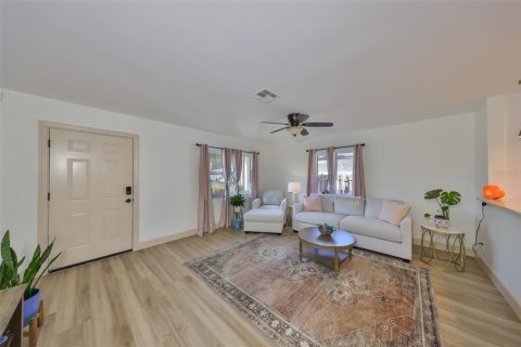 House in Saint Petersburg, Florida 2 bedrooms, 94.76 sq.m. № 1673438 - photo 13