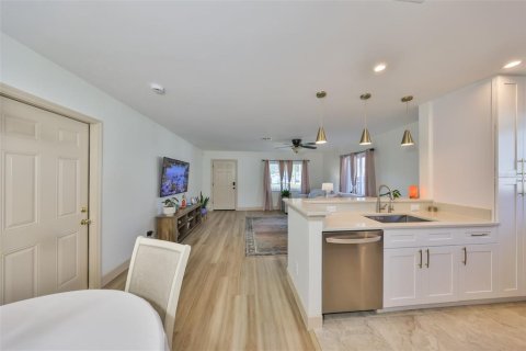 House in Saint Petersburg, Florida 2 bedrooms, 94.76 sq.m. № 1673438 - photo 11