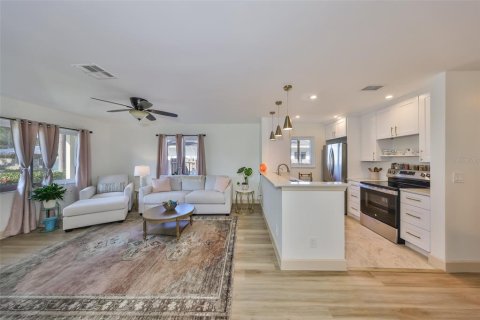House in Saint Petersburg, Florida 2 bedrooms, 94.76 sq.m. № 1673438 - photo 14