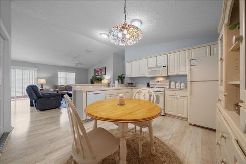 Casa en venta en The Villages, Florida, 2 dormitorios, 107.4 m2 № 1915617 - foto 9