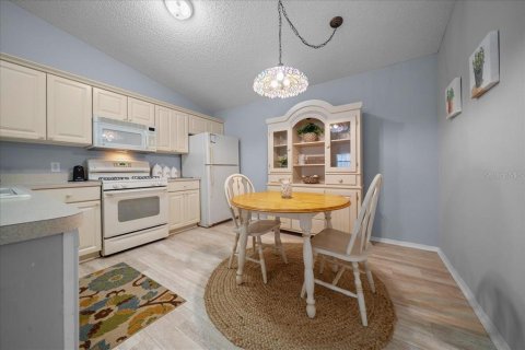 Casa en venta en The Villages, Florida, 2 dormitorios, 107.4 m2 № 1915617 - foto 8