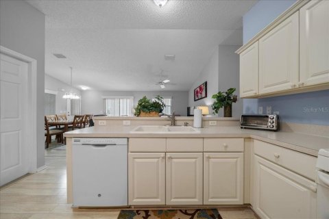 Casa en venta en The Villages, Florida, 2 dormitorios, 107.4 m2 № 1915617 - foto 10