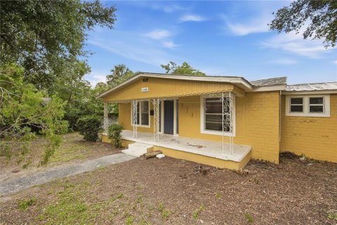 House in Tampa, Florida 3 bedrooms, 149.57 sq.m. № 2393477 - photo 2